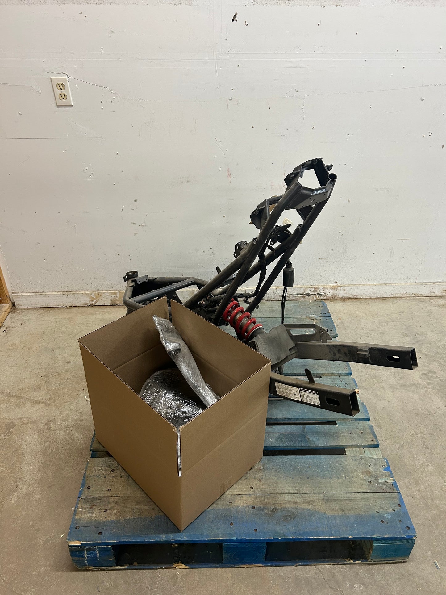 2009-2016 Yamaha FZ6R Parts Pallet ( BB )