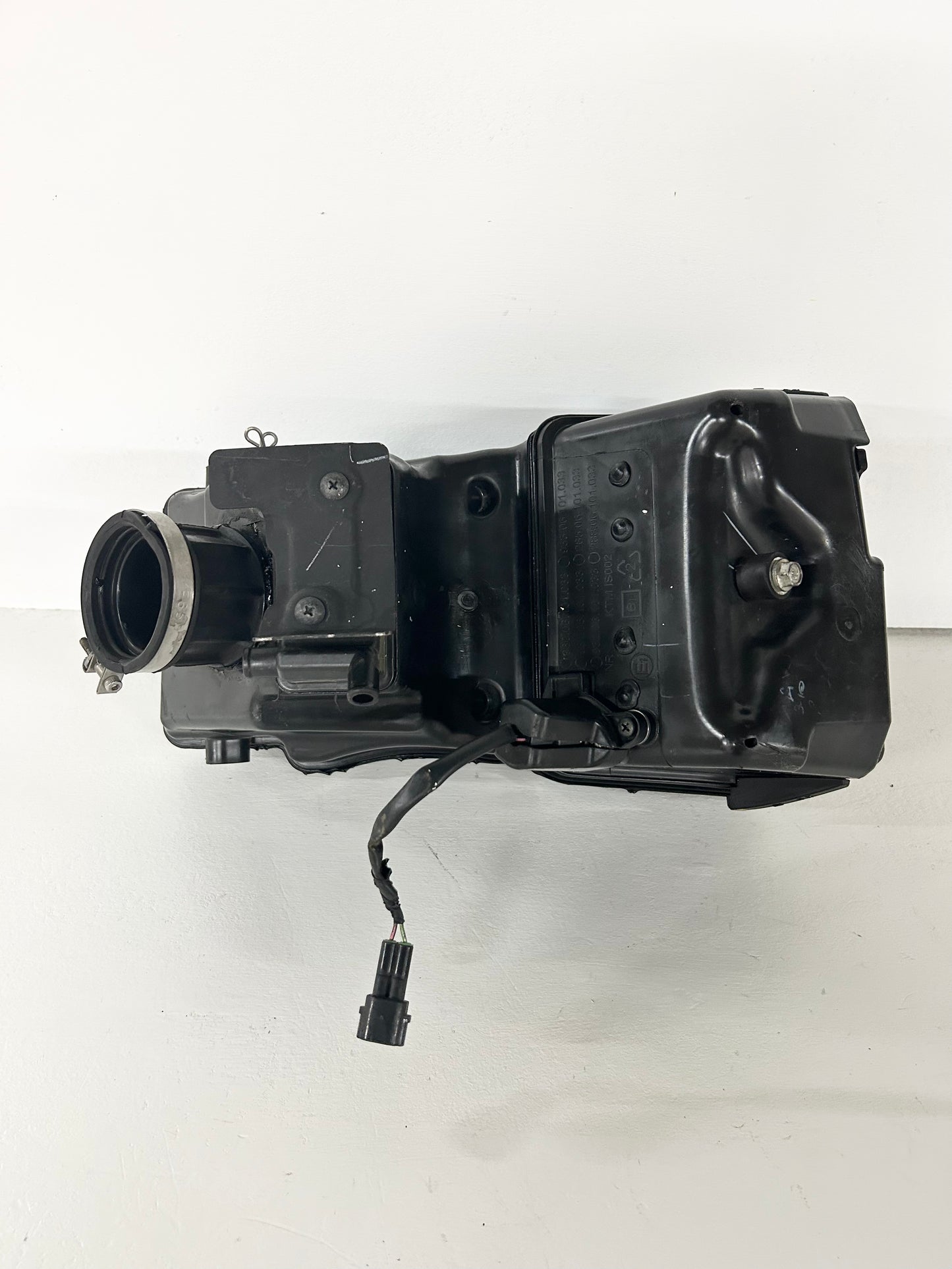 2017 2018 2019 2020 KTM Duke 390 complete air box airbox assembly intake OEM ( 001131 )