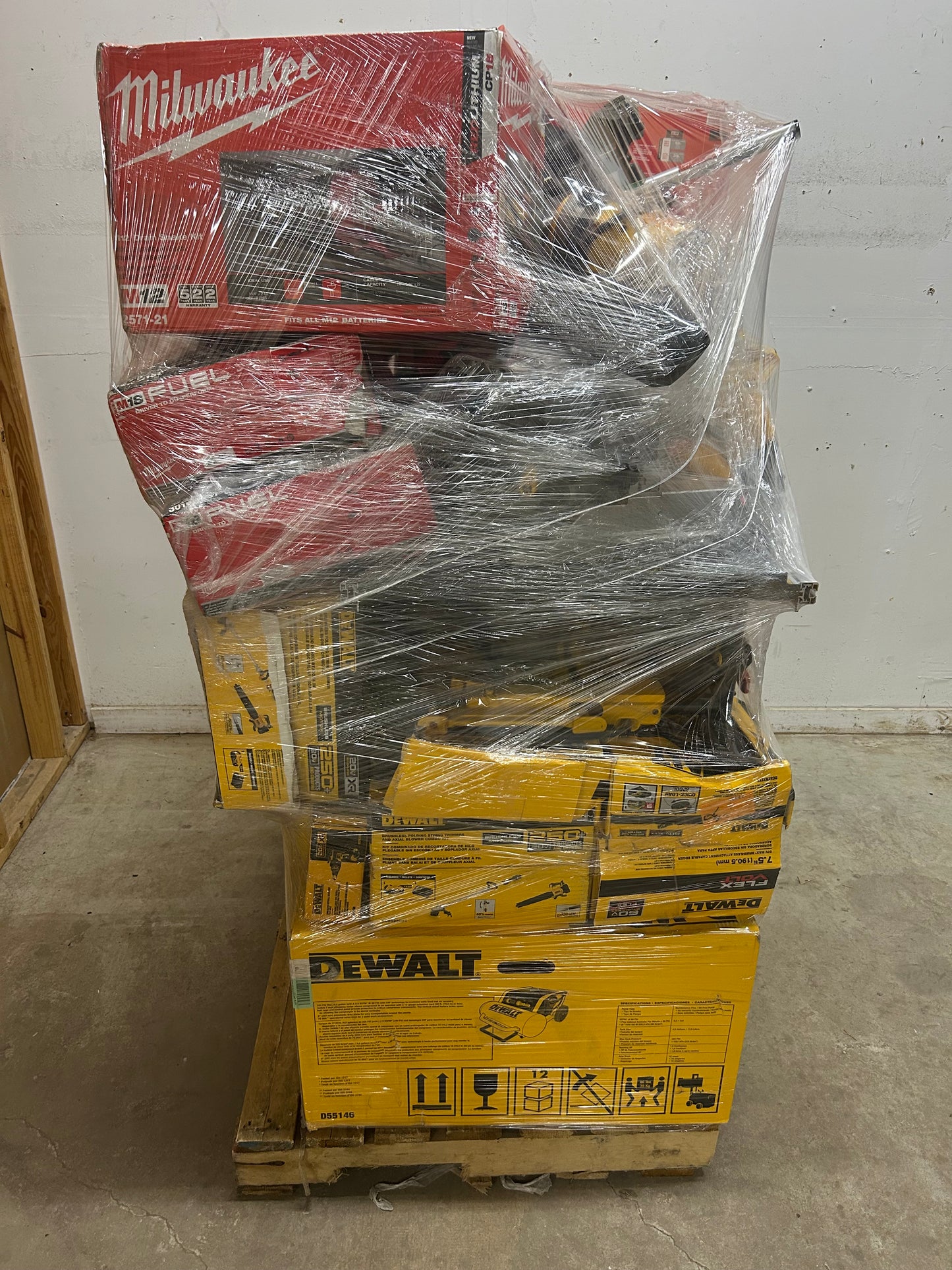 AS-IS Dewalt & Milwaukee Tool Pallet ( 001024 ) ( BB )