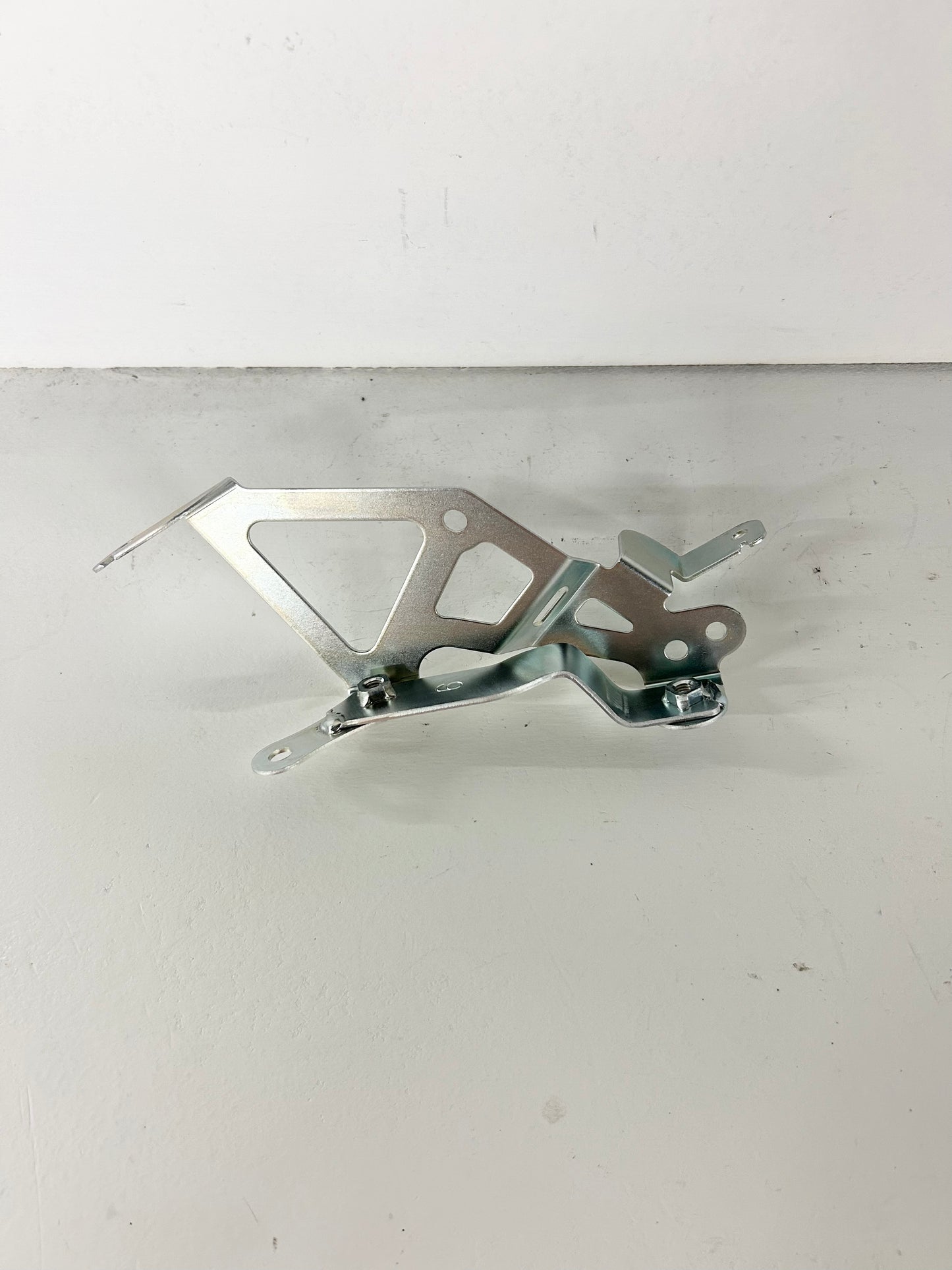 2009 2010 2011 2012 2013 2014 2015 2016 Yamaha FZ6R right headlight bracket (GM ID# 001328 )