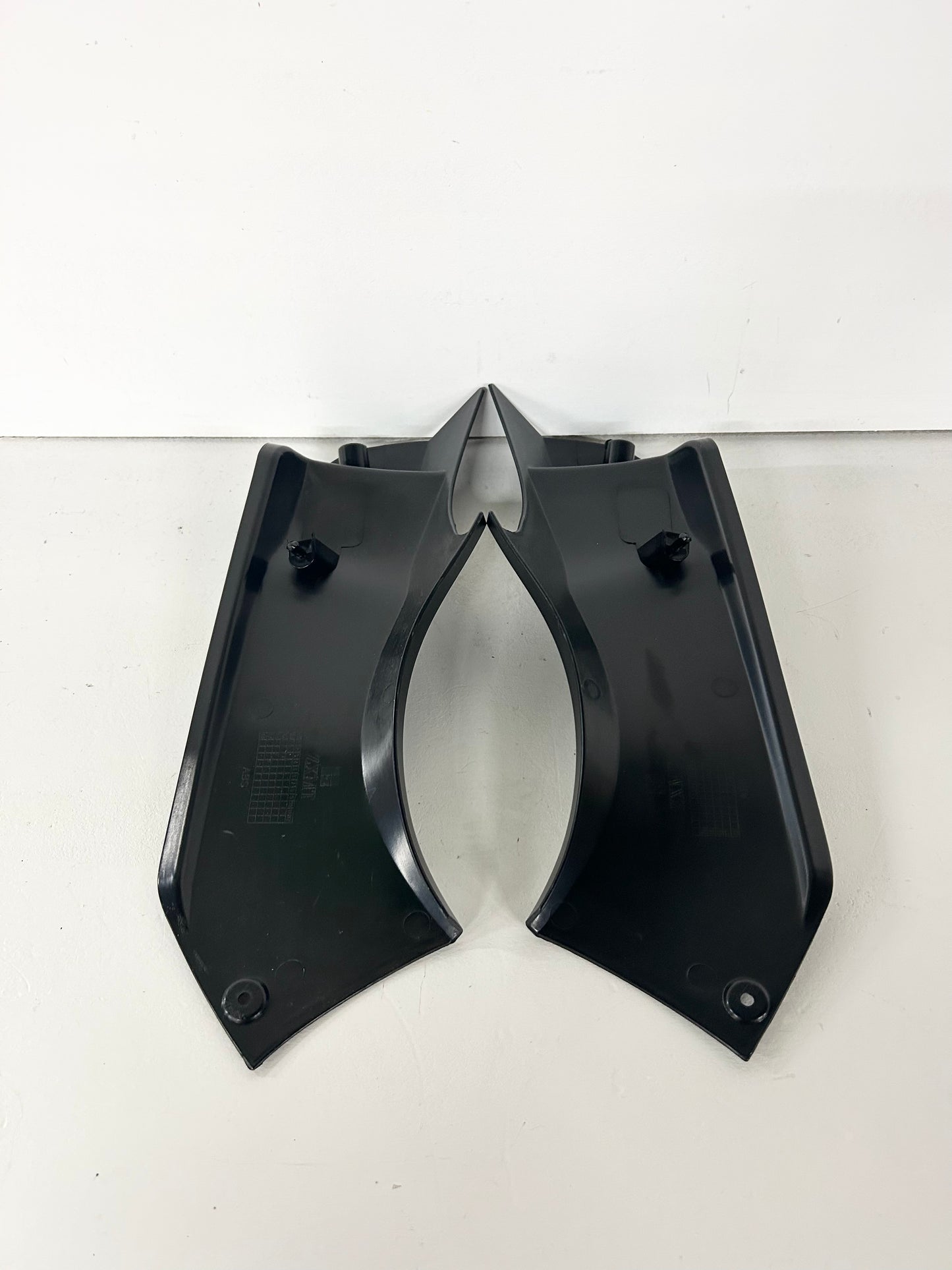2003 2004 Kawasaki Ninja 636 ZX6R inner left + right fairing air duct covers (GM ID# 001352 )