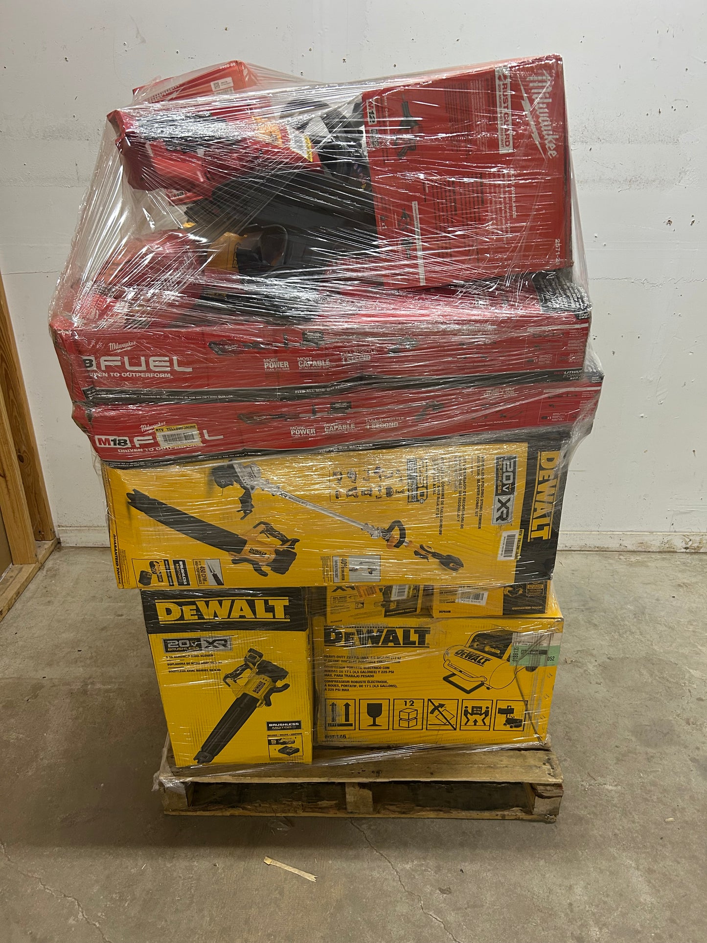 AS-IS Dewalt & Milwaukee Tool Pallet ( 001024 ) ( BB )