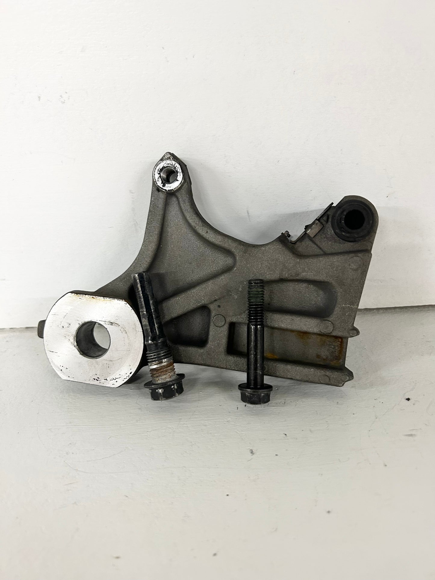 2009 2010 2011 2012 2013 2014 2015 2016 Yamaha FZ6R rear brake caliper bracket (GM ID# 001384 )