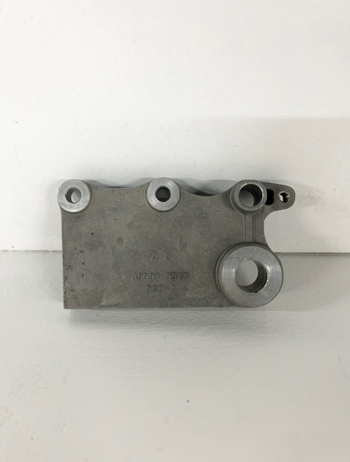 2013 2014 2015 2016 2017 Kawasaki ninja 300 rear brake caliper bracket 43034-0021-18R ( 001065 )