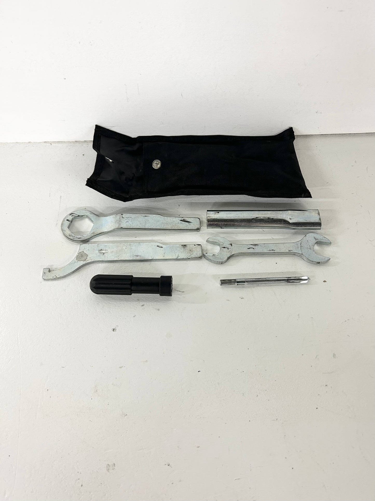 2018 2019 2020 2021 2022 Kawasaki Ninja 400 Z400 tool kit (GM ID# 001443 )