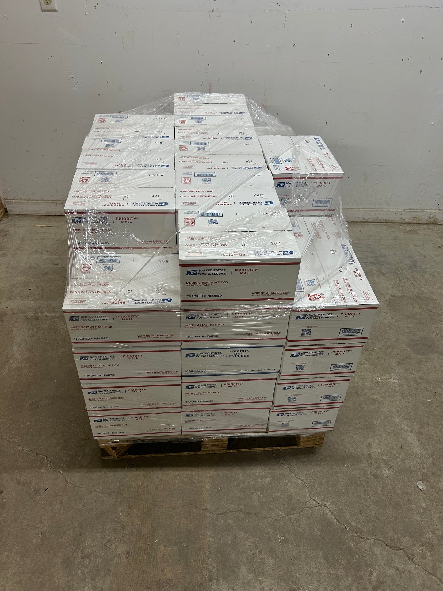 AS-IS Power Tool Battery Pallet ( 001022 ) ( BB )