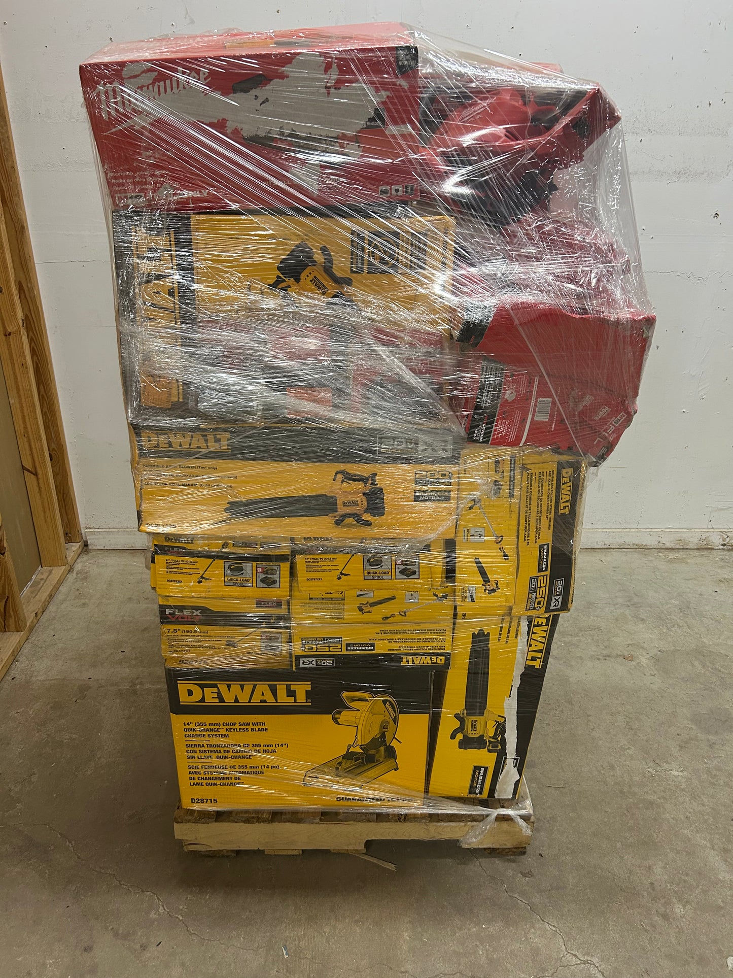 AS-IS Dewalt & Milwaukee Tool Pallet ( 001024 ) ( BB )
