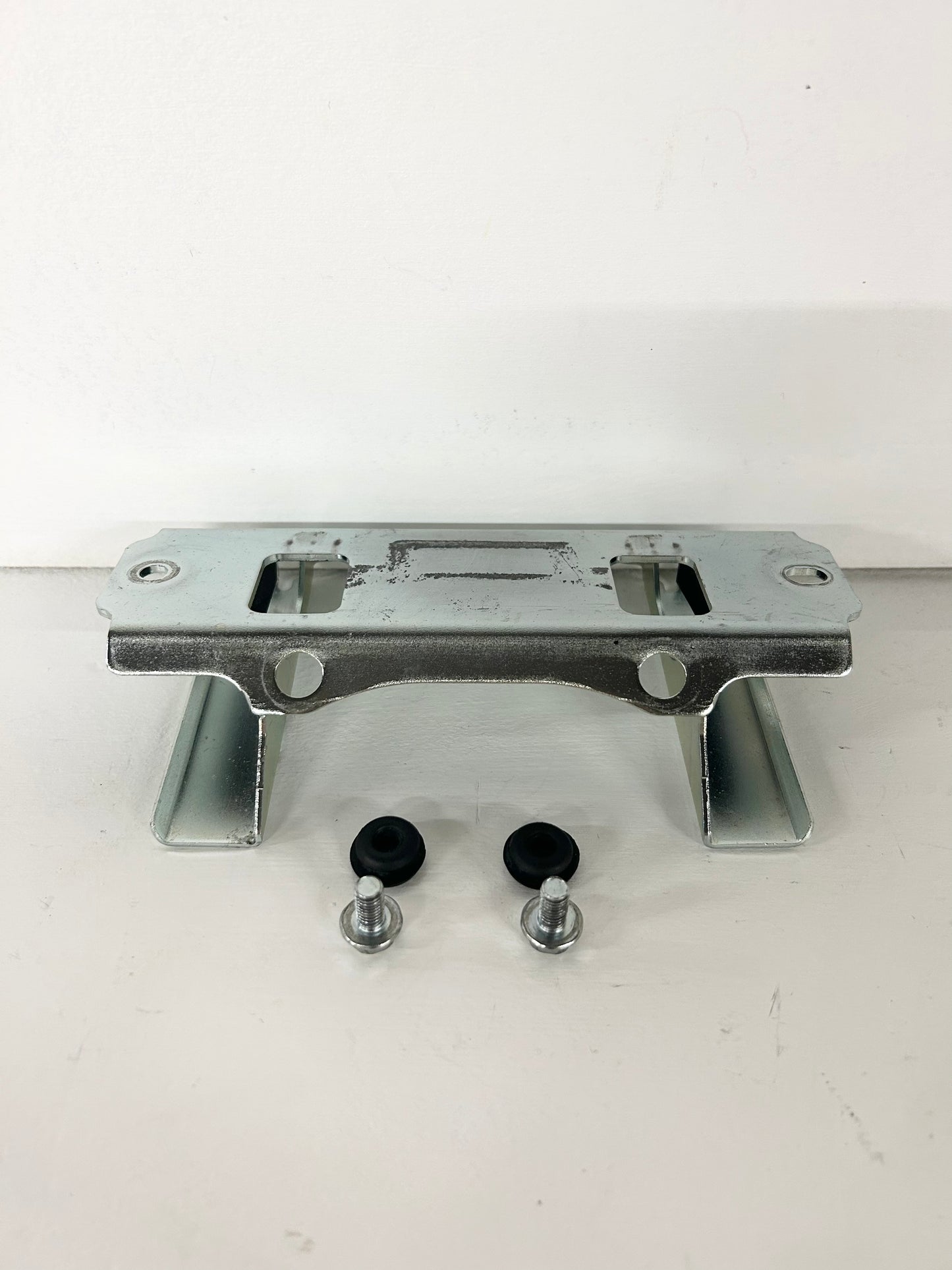 2013 2014 2015 2016 2017 Kawasaki ninja 300 seat bracket 23062-0782 ( 001048 )