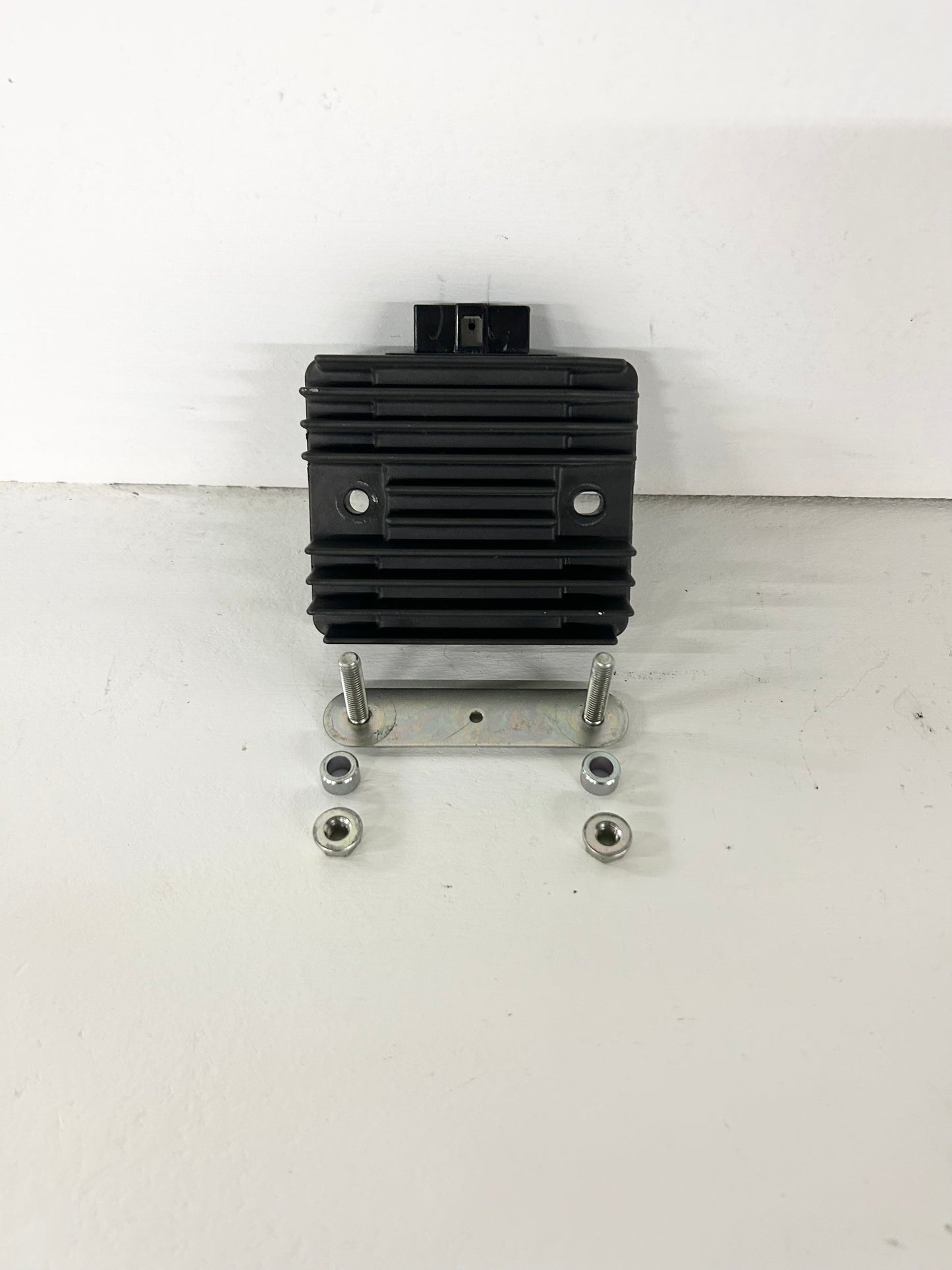 2009 2010 2011 2012 2013 Yamaha FZ6R voltage regulator rectifier (GM ID# 001312 )