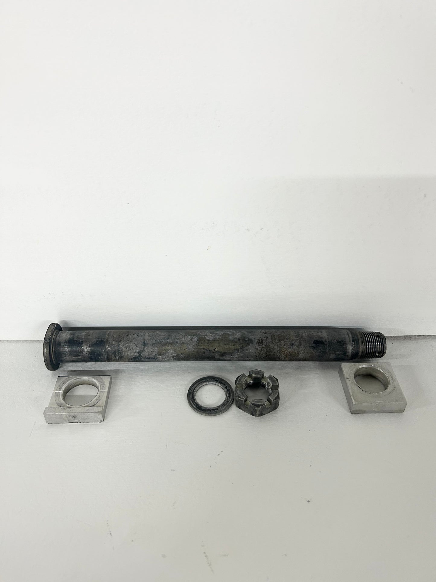 2009 2010 2011 2012 Kawasaki Kx250f rear axle 41068-1466 ( 001016 )
