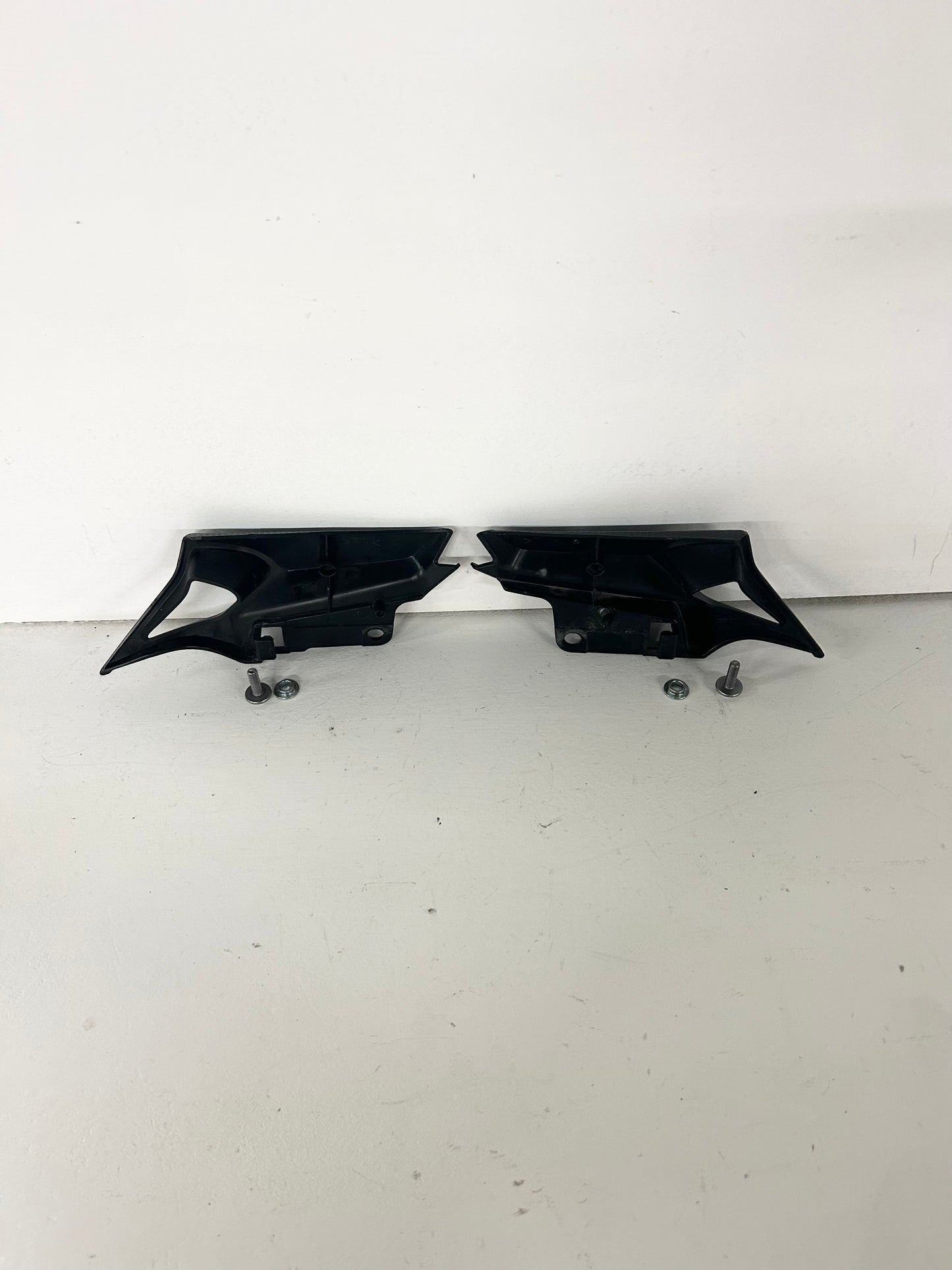 2009 2010 2011 2012 2013 2014 2015 2016 Yamaha FZ6R lower side cover panel trim (GM ID# 001331 )