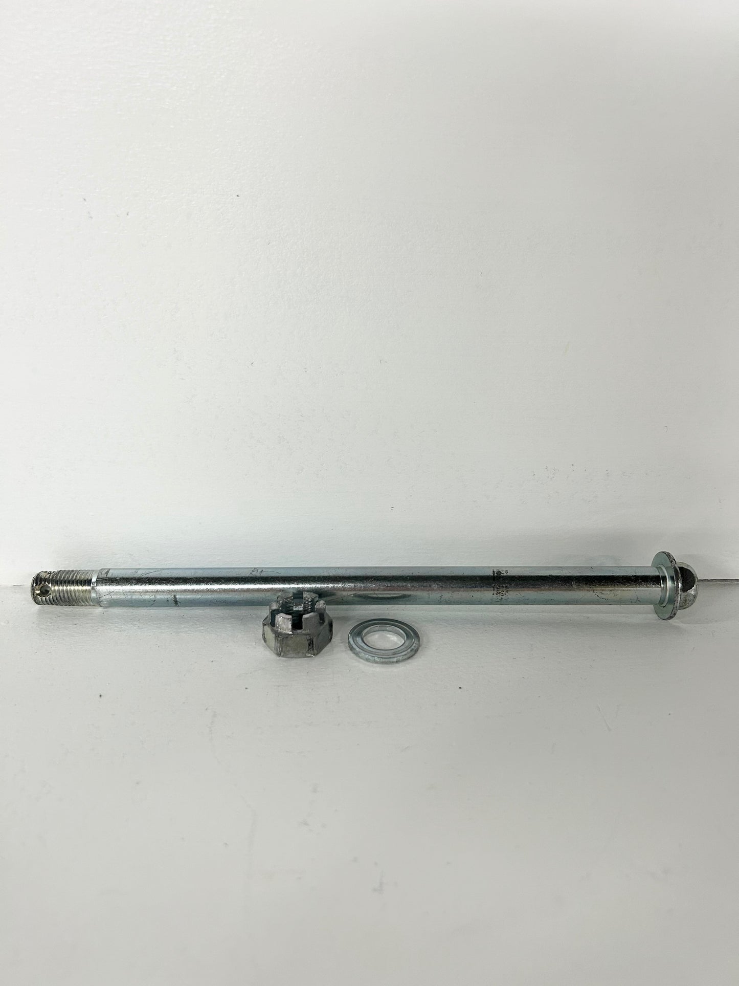 2013 2014 2015 2016 2017 Kawasaki ninja 300 front axle 41068-0024 ( 001031 )