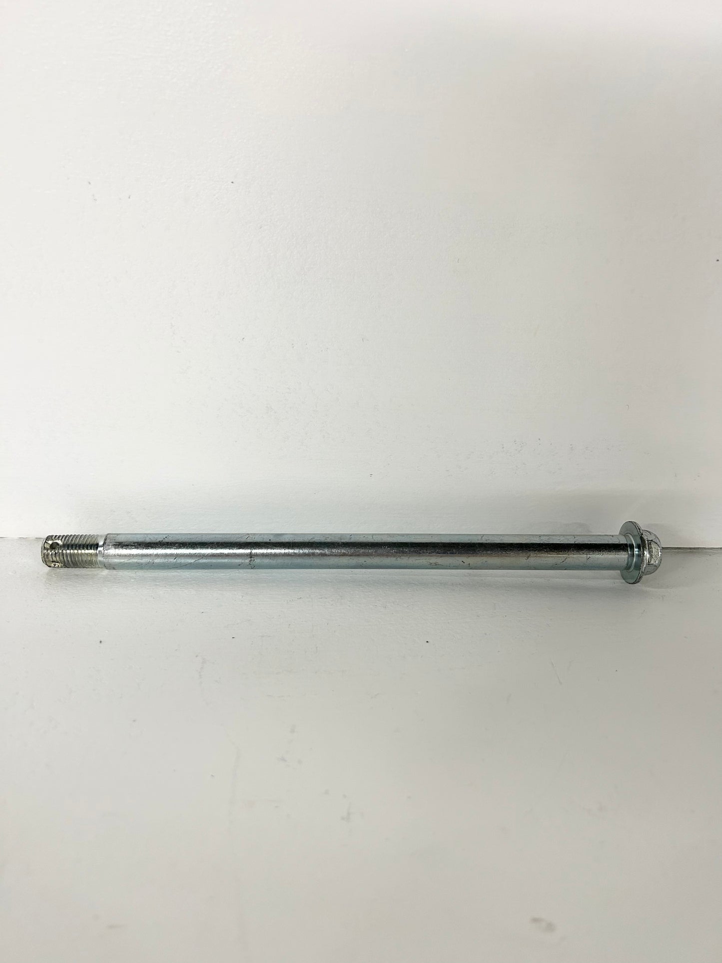 2013 2014 2015 2016 2017 Kawasaki ninja 300 front axle 41068-0024 ( 001031 )