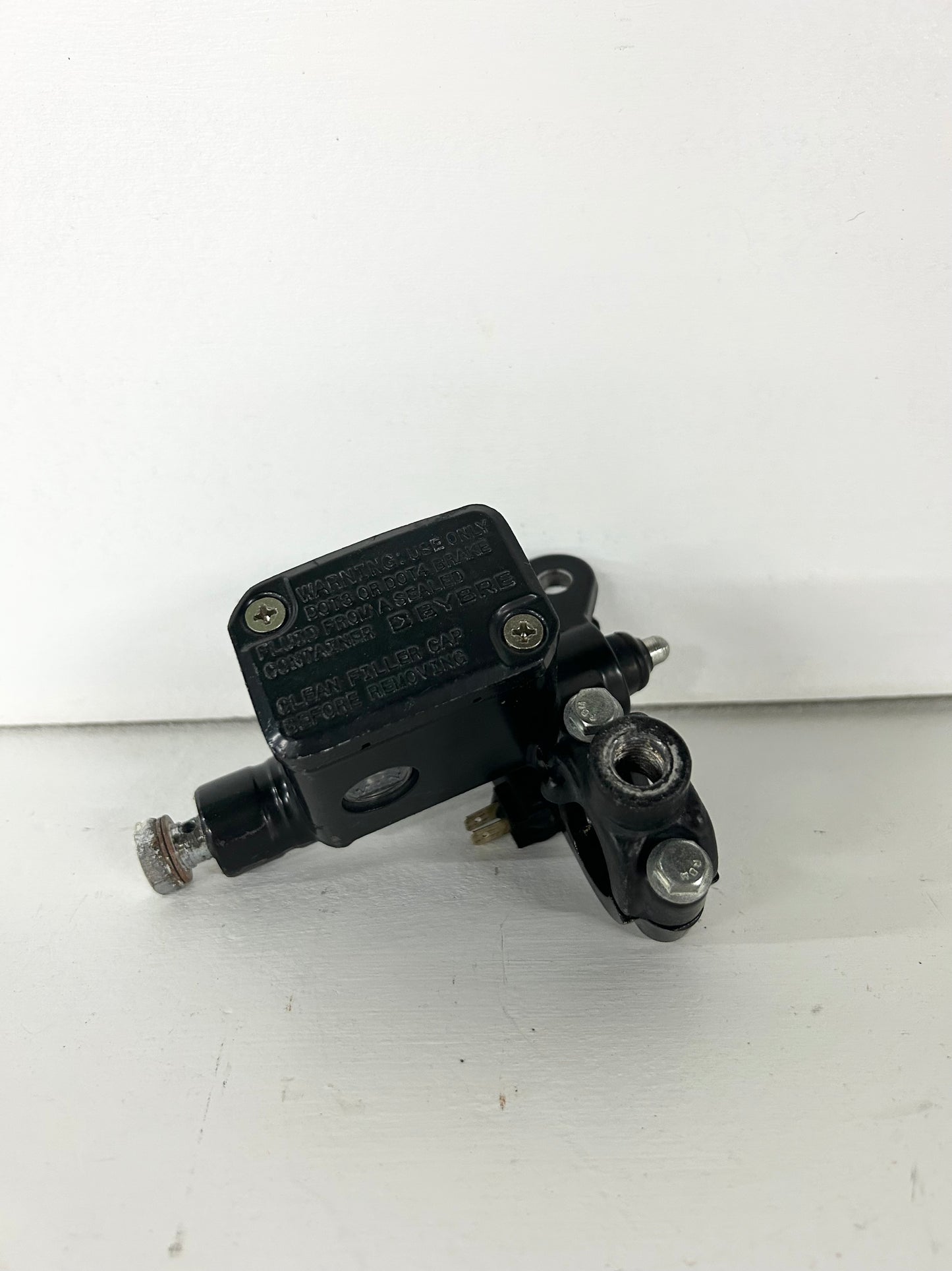 2017 2018 2019 2020 2021 2022 KTM Duke 390 right handlebar front brake master cylinder OEM ( 001135 )