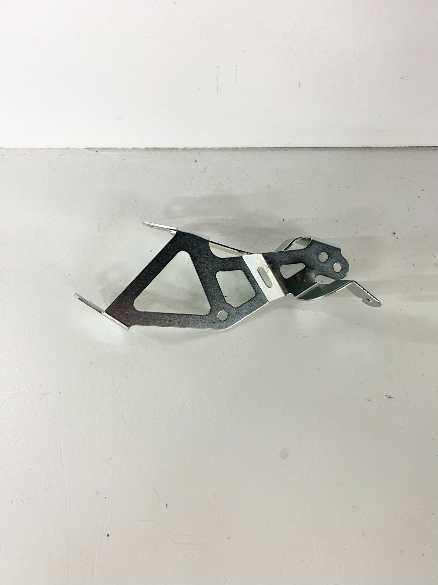 2009 2010 2011 2012 2013 2014 2015 2016 Yamaha FZ6R right headlight bracket (GM ID# 001328 )