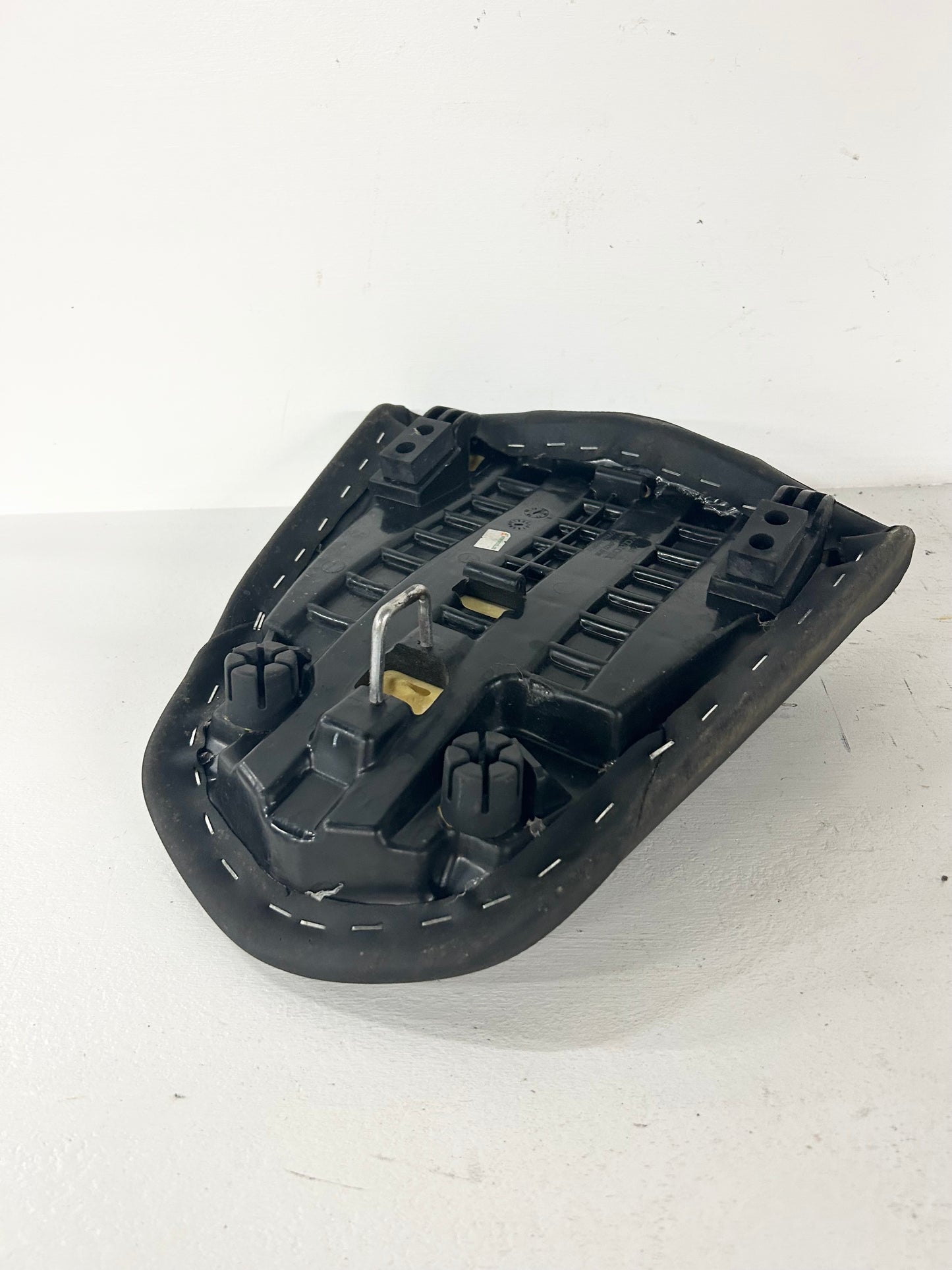 2015 2016 2017 2018 2019 2020 2021 2022 Honda CBR 300 R CBR300R passenger rear seat (GM ID# 001616 )