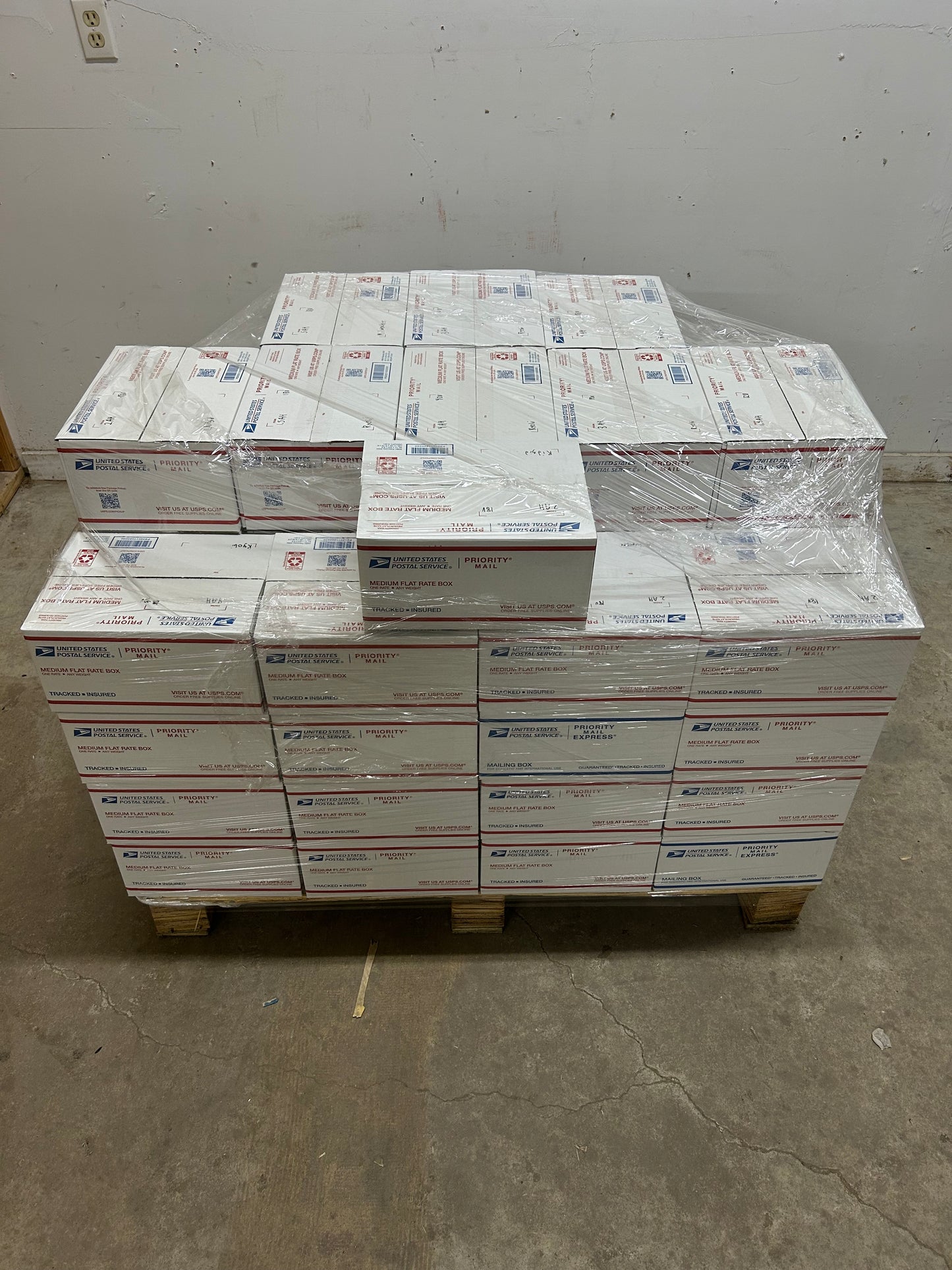 AS-IS Power Tool Battery Pallet ( 001022 ) ( BB )