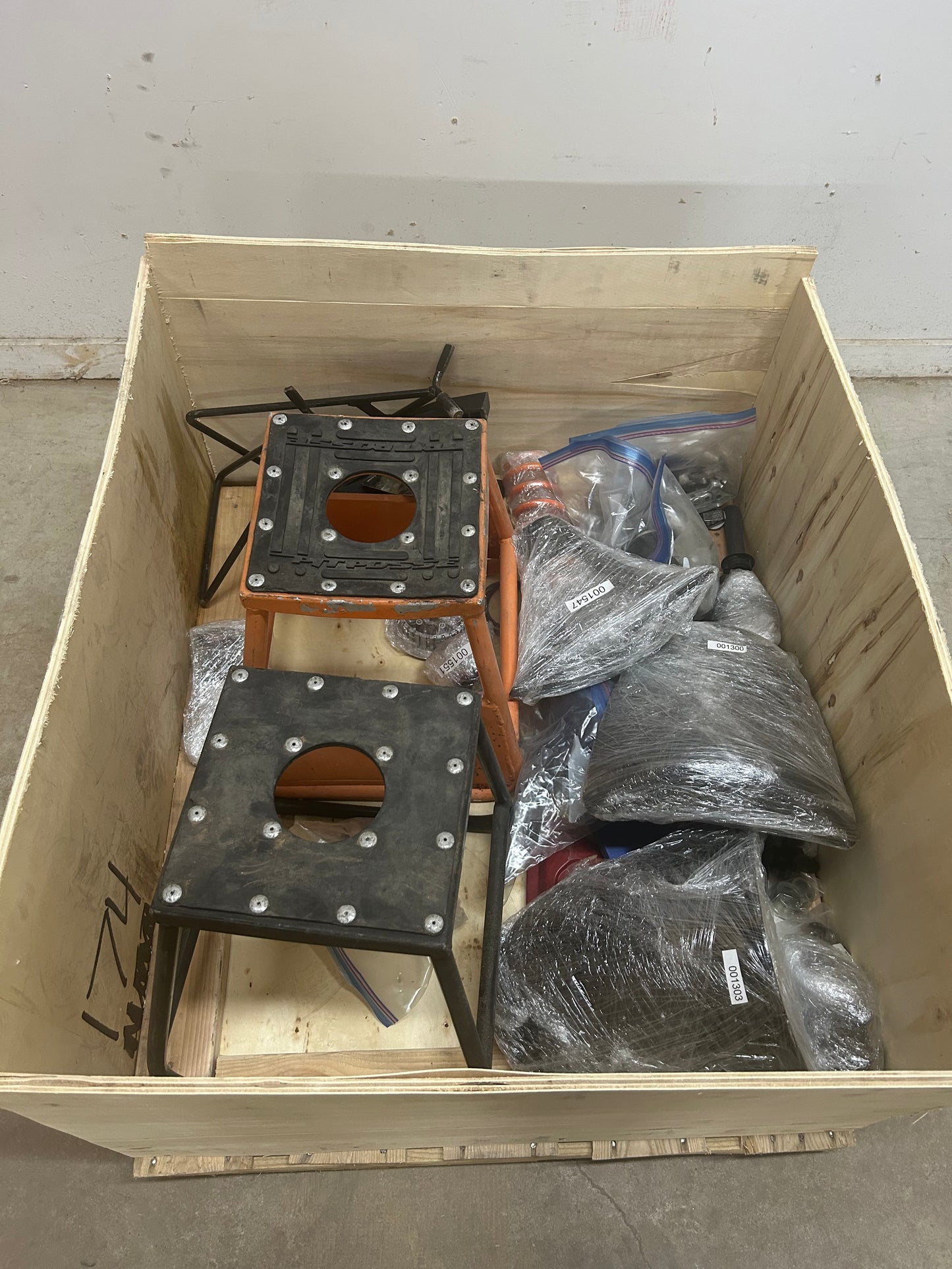AS-IS Motorcycle Pallet ( 001048 ) ( BB )