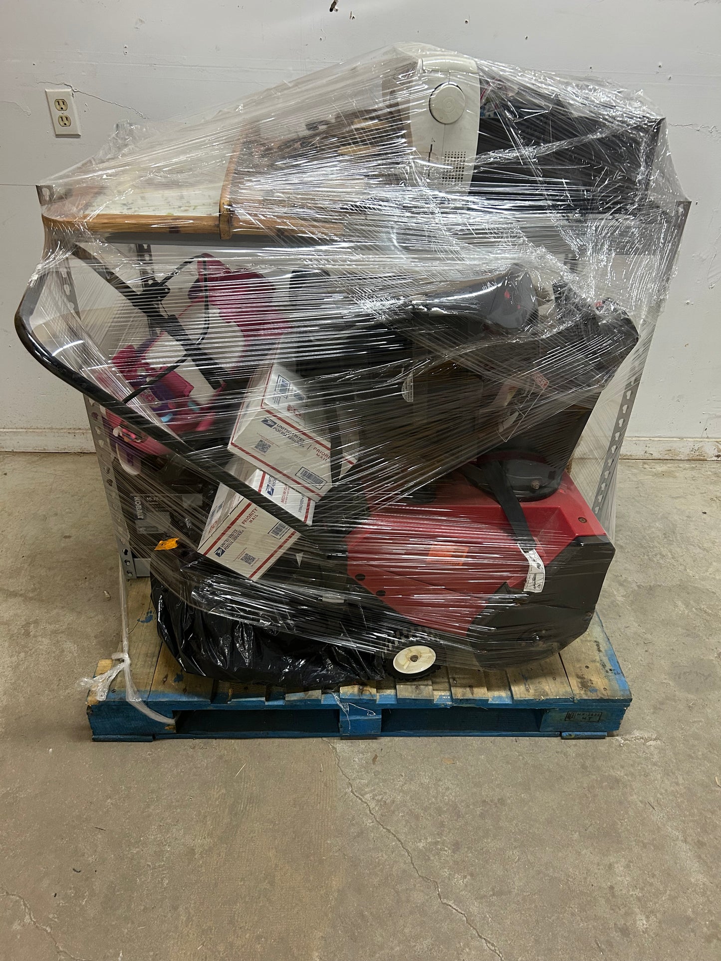 AS-IS Mixed Merchandise Pallet ( 001039 ) ( BB )