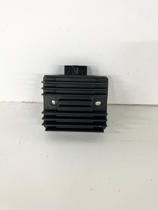 2009 2010 2011 2012 2013 Yamaha FZ6R voltage regulator rectifier (GM ID# 001312 )