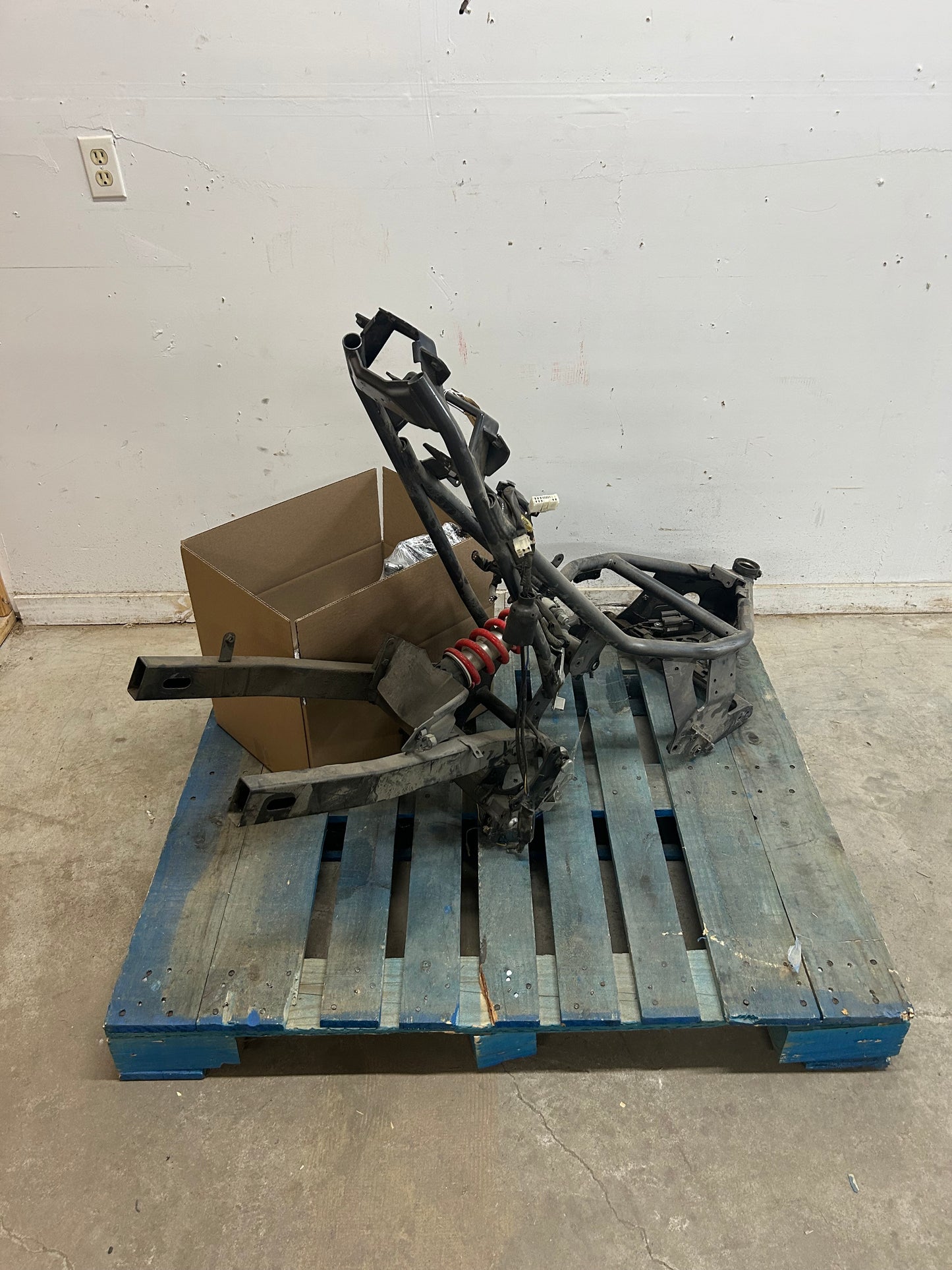 2009-2016 Yamaha FZ6R Parts Pallet ( BB )
