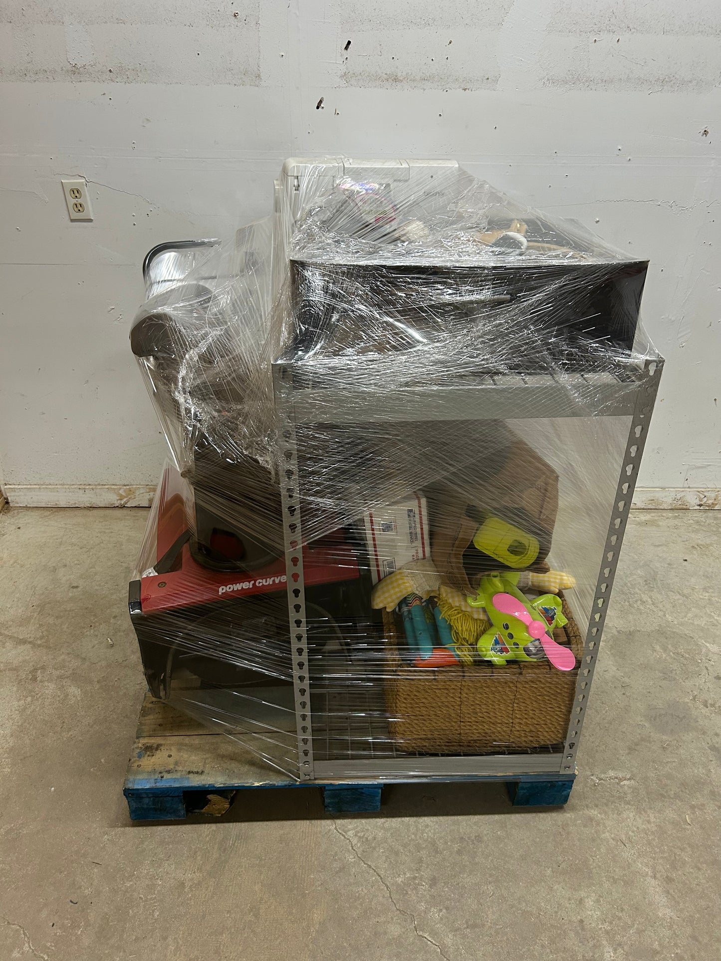 AS-IS Mixed Merchandise Pallet ( 001039 ) ( BB )