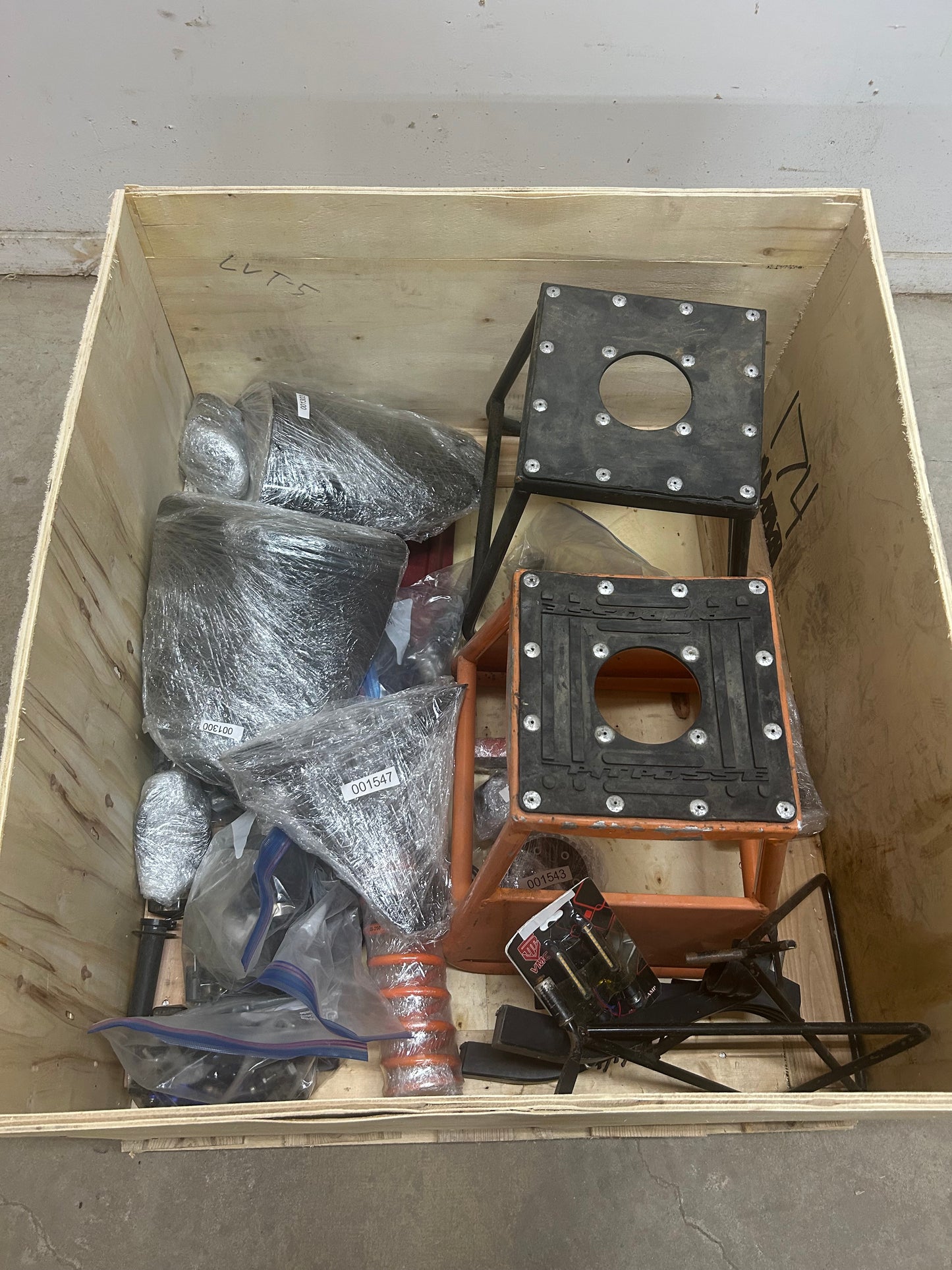 AS-IS Motorcycle Pallet ( 001048 ) ( BB )