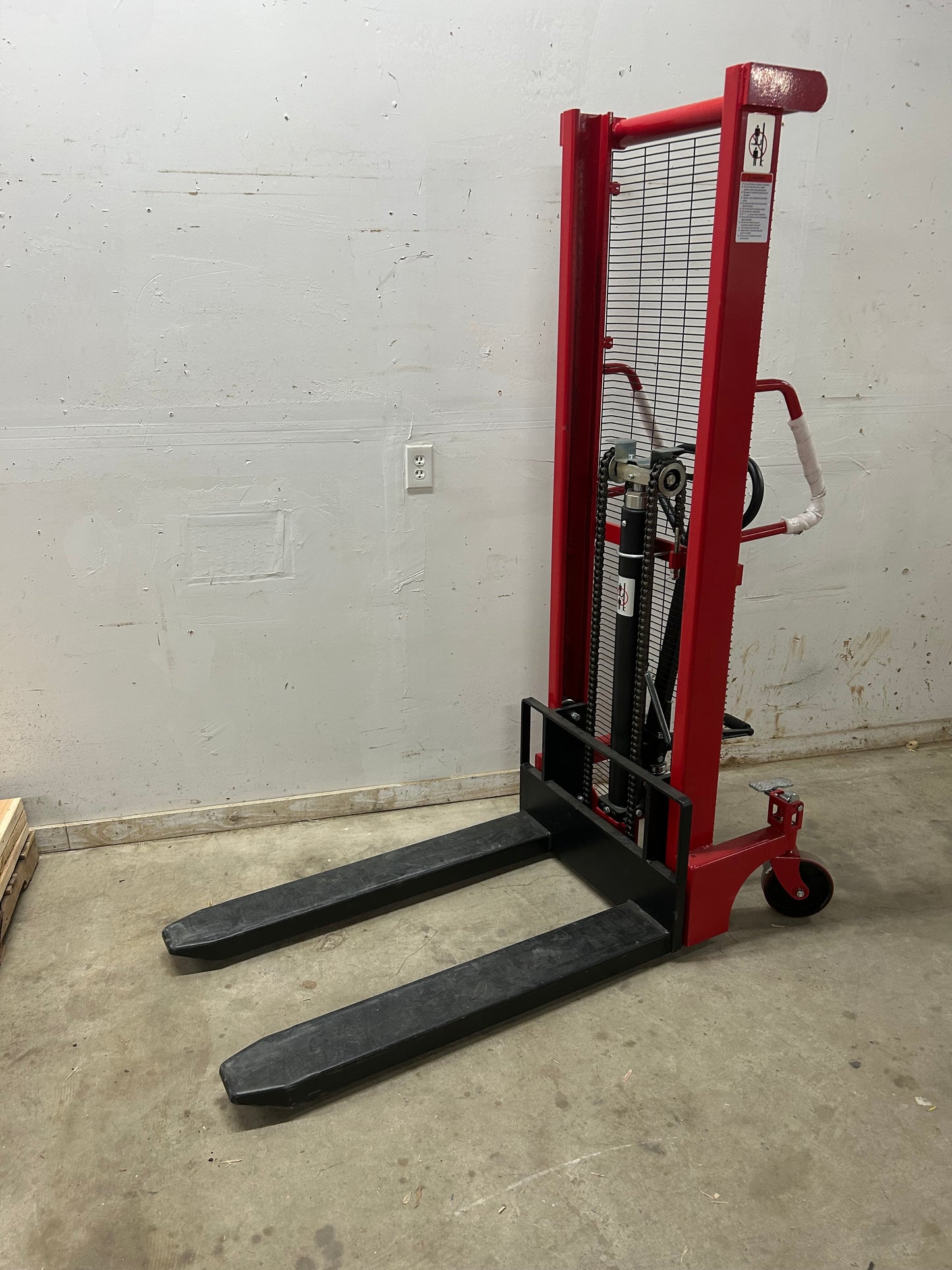 AS-IS DAYTON Manual Fork-Over Stacker: 3,000 lb Load Capacity, 43 in x 6 1/4 in, 3 1/4 in to 5 ft 3 in ( DD )