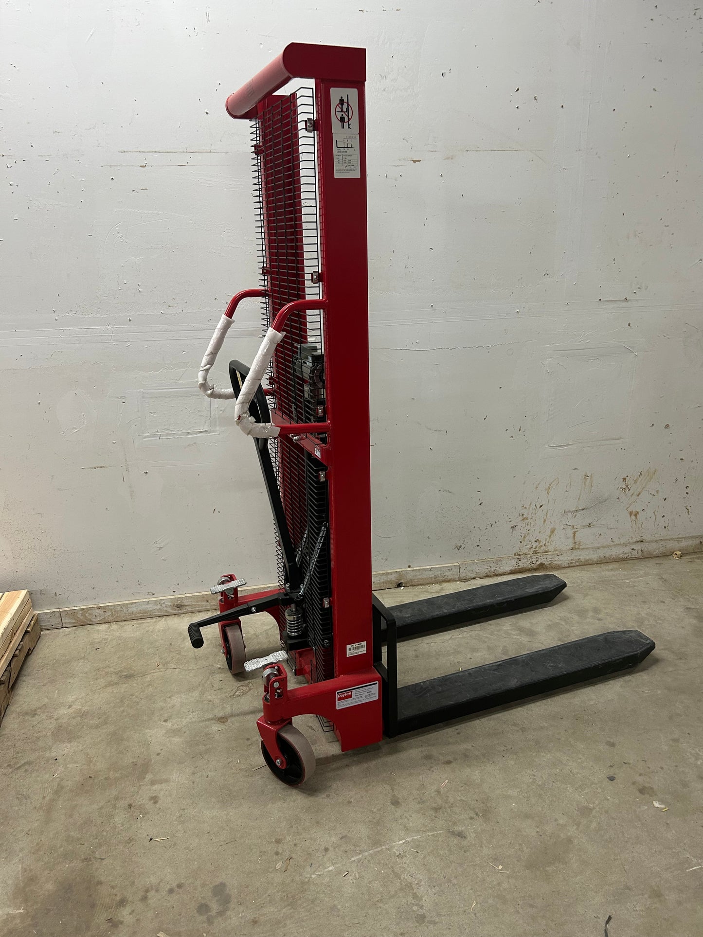 AS-IS DAYTON Manual Fork-Over Stacker: 3,000 lb Load Capacity, 43 in x 6 1/4 in, 3 1/4 in to 5 ft 3 in ( DD )