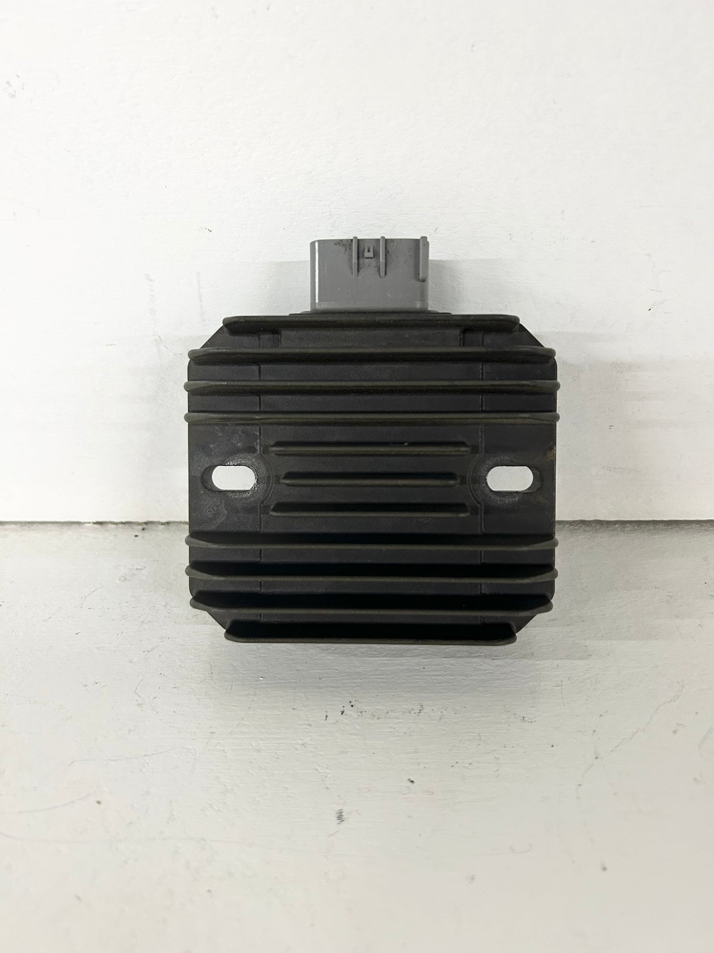 2013 2014 2015 2016 2017 Kawasaki Ninja 300 rectifier voltage regulator (GM ID# 001346 )
