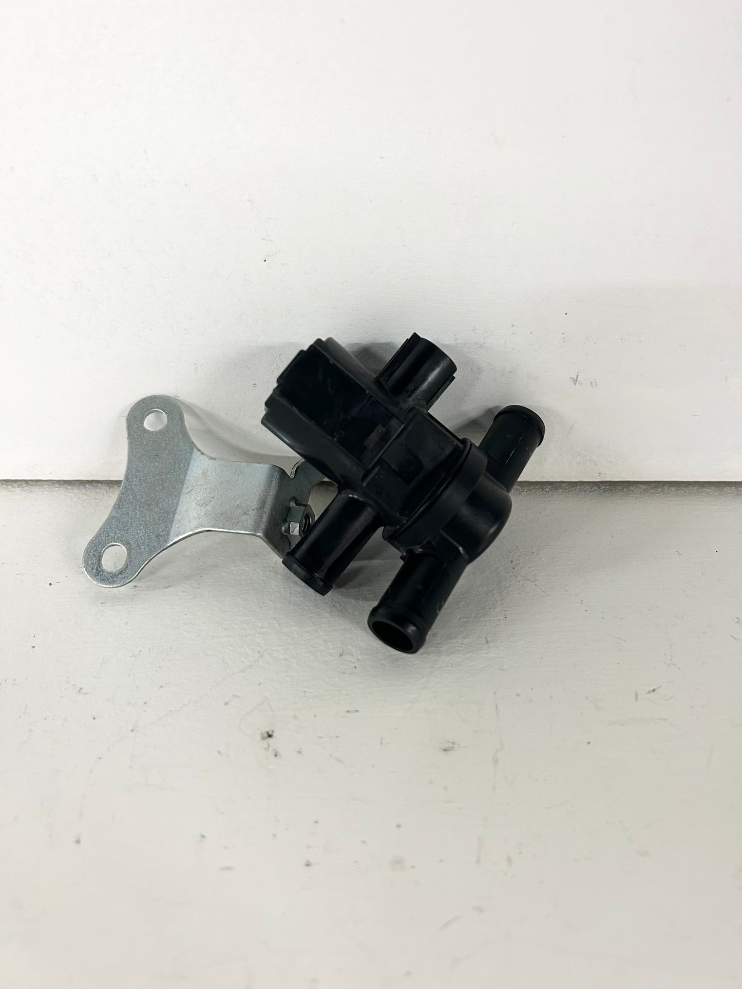 2009 2010 2011 2012 2013 2014 2015 2016 Yamaha FZ6R Air Evap valve vacuum switch (GM ID# 001336 )