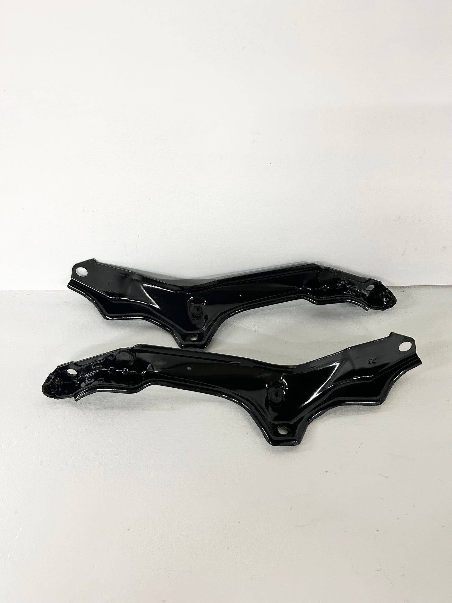 2017 2018 2019 2020 2021 2022 KTM Duke 390 stay mounting brackets 93003002050 93003002151 ( 001098 )