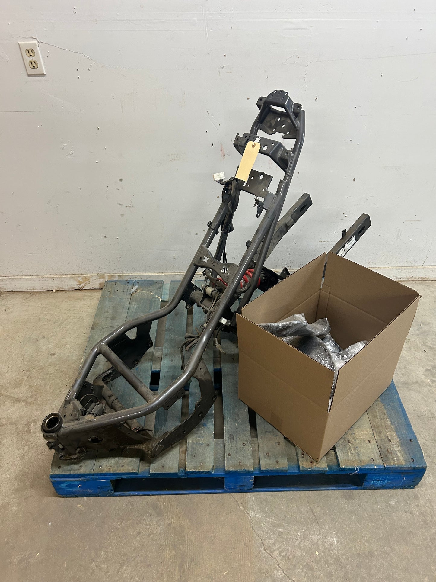 2009-2016 Yamaha FZ6R Parts Pallet ( BB )