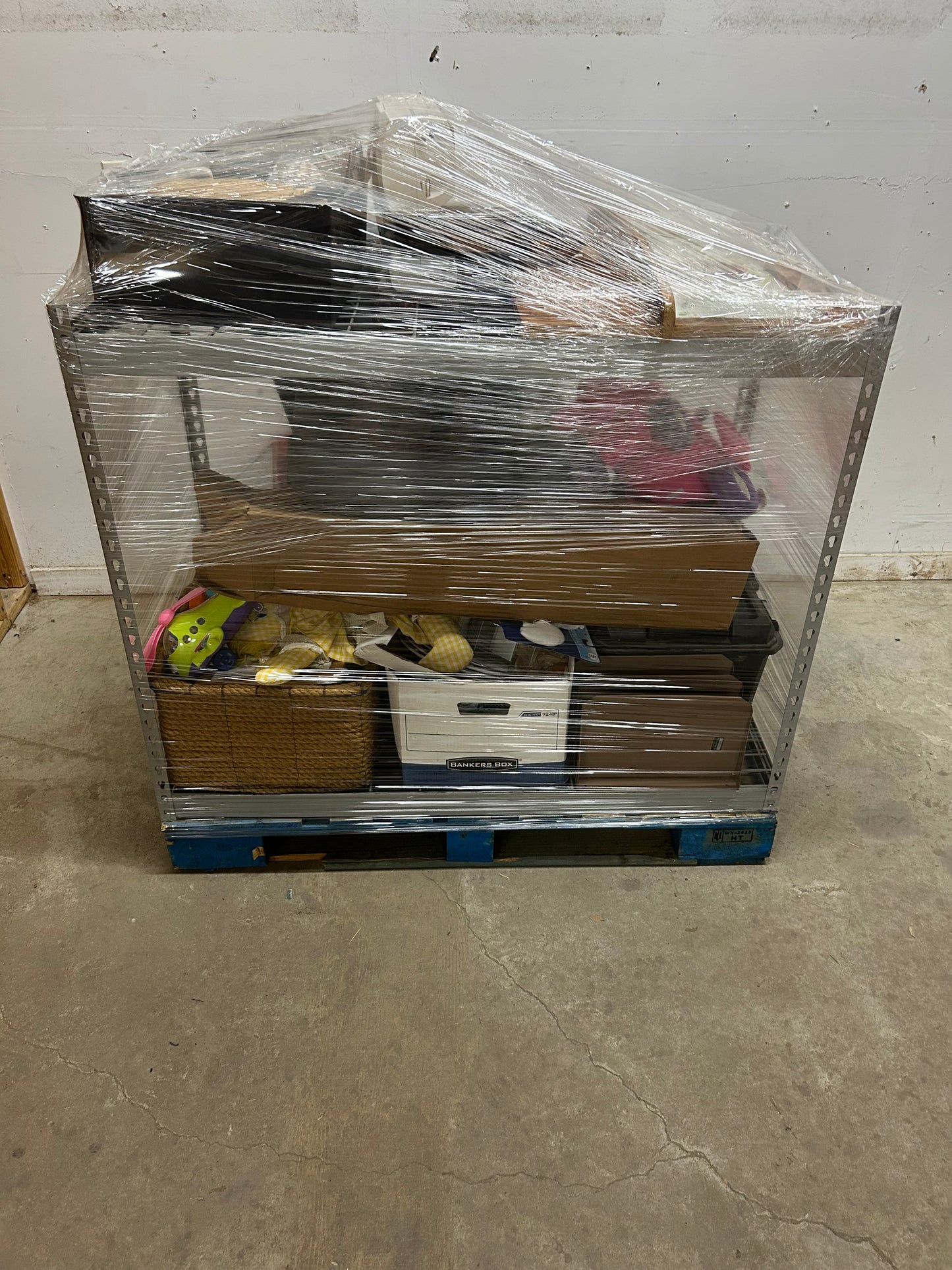 AS-IS Mixed Merchandise Pallet ( 001039 ) ( BB )