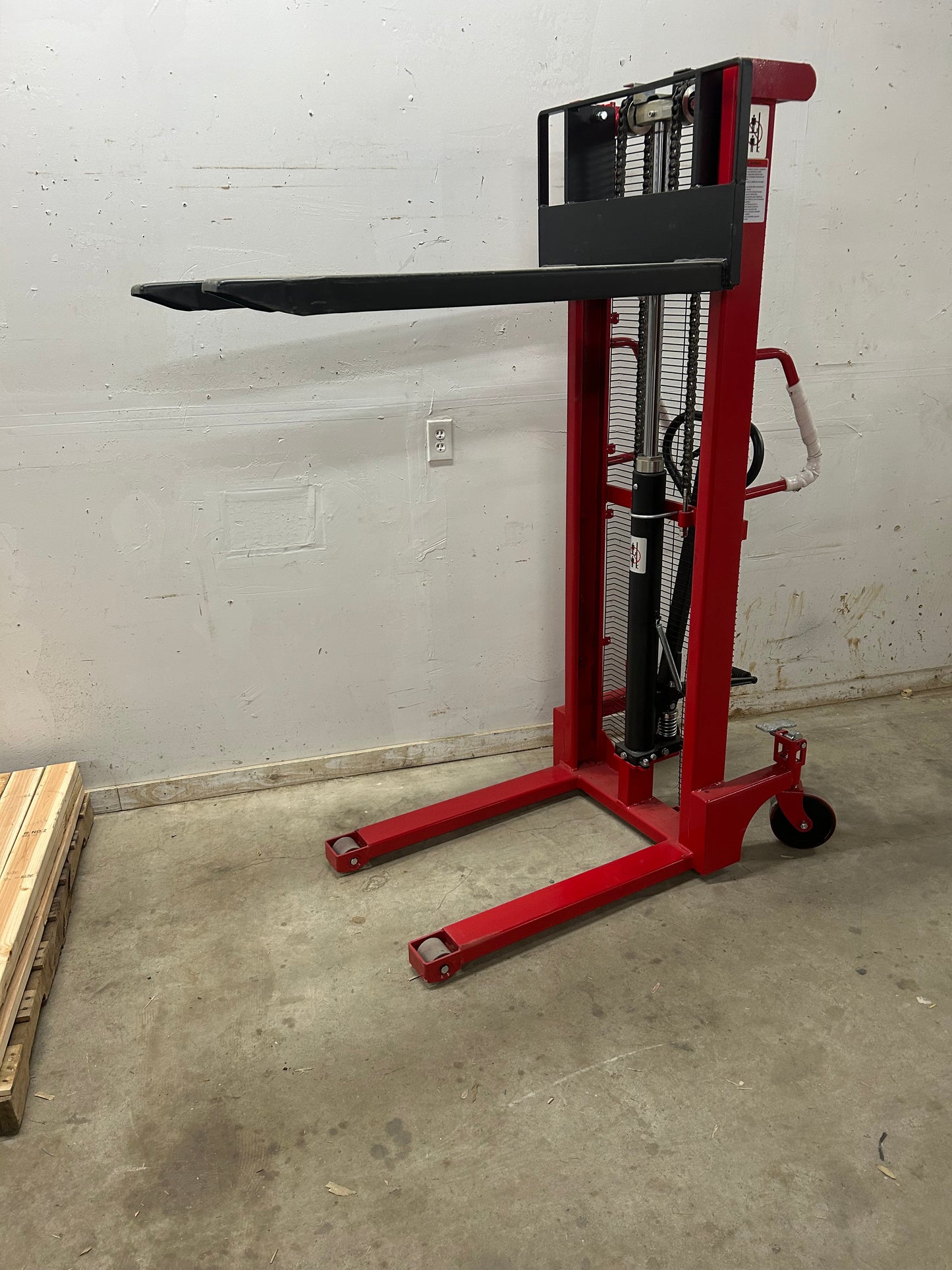 AS-IS DAYTON Manual Fork-Over Stacker: 3,000 lb Load Capacity, 43 in x 6 1/4 in, 3 1/4 in to 5 ft 3 in ( DD )